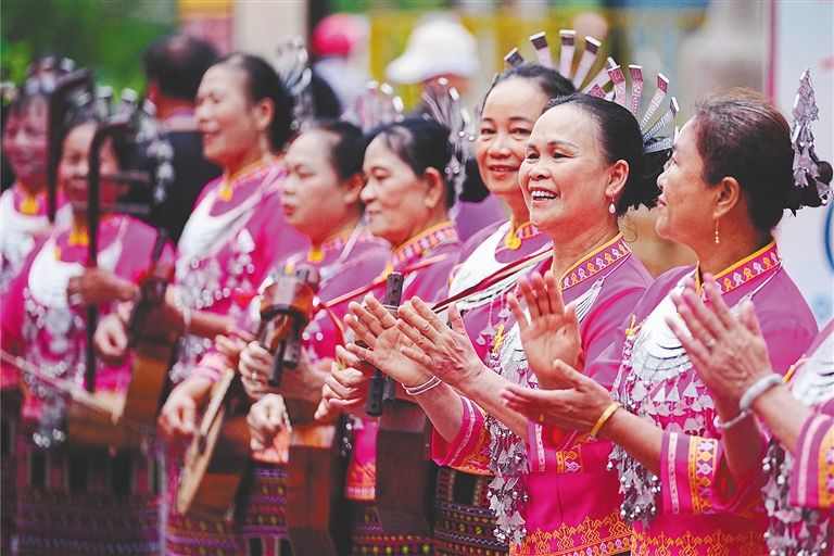 保亭举办民歌对唱活动